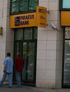 Piraeus Bank salta costurile pentru clientii carora li s-au ieftinit casele