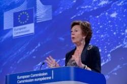 Comisia Europeana propune eliminarea tarifelor majorate pentru roaming