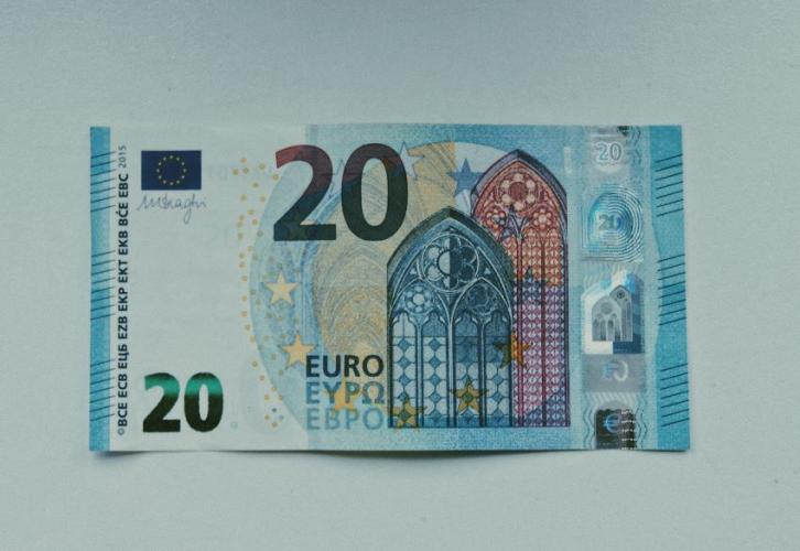 Mai are sens sa economisim in euro?