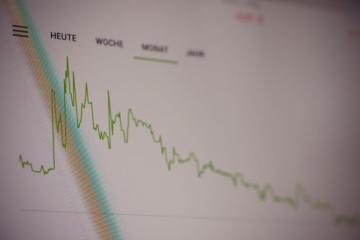 Cum a ajuns statul sa se imprumute la dobanzi negative in euro