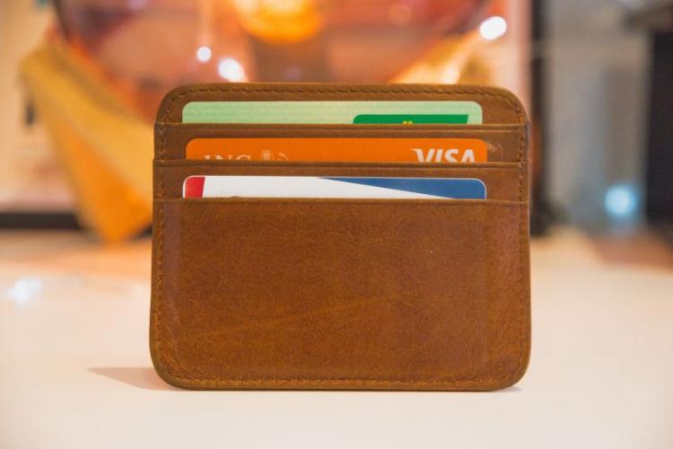 Poate inlocui cardul de credit imprumutul de nevoi personale?
