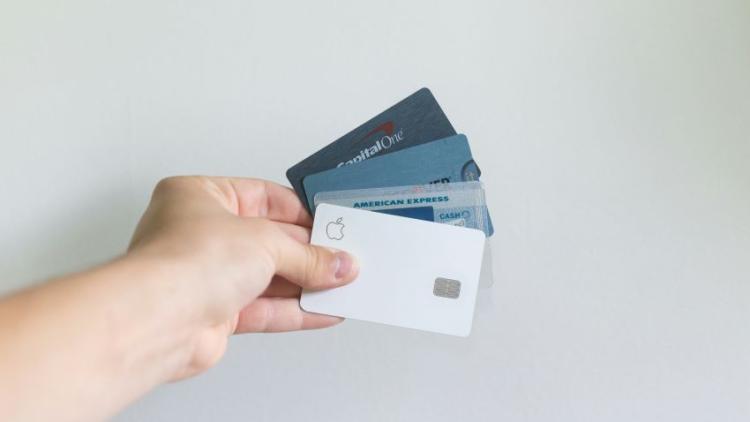 Ce criterii folosim la alegerea unui card de credit?
