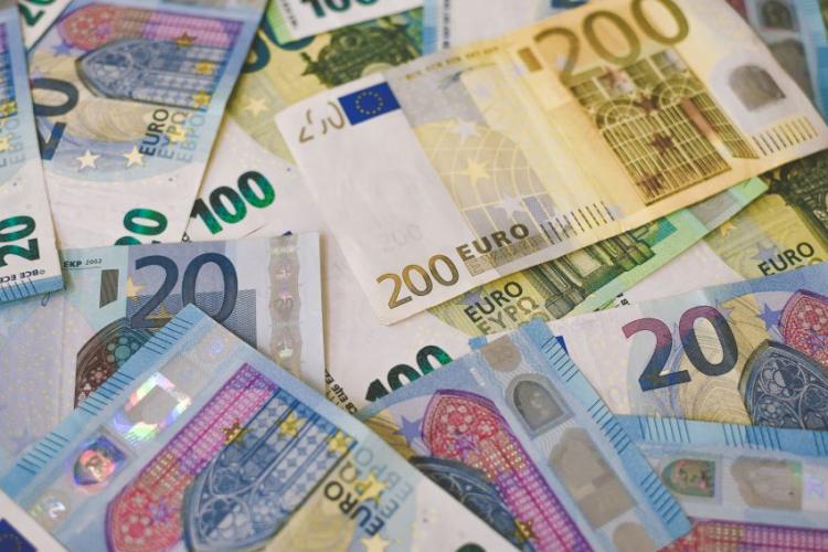 E timpul sa profitati de dobanzile inca mari la depozitele in euro