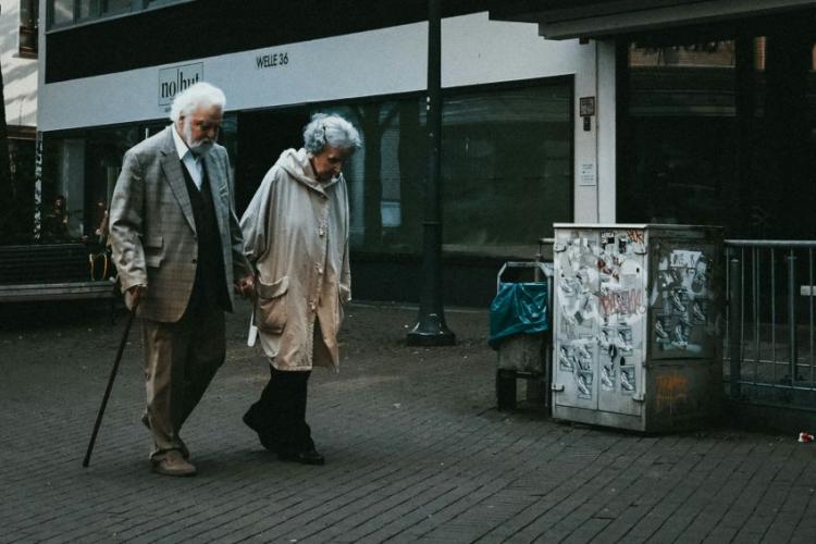 Se pot schimba din mers regulile jocului la Pilonul II?
