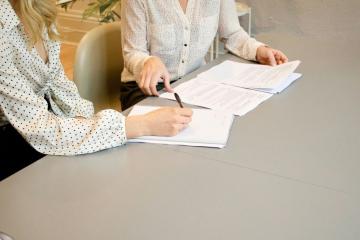 După conturi curente, băncile își pun clienții să vândă și credite