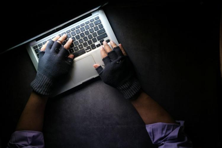 Cum recunoști și cum te protejezi împotriva falselor oferte de investiții