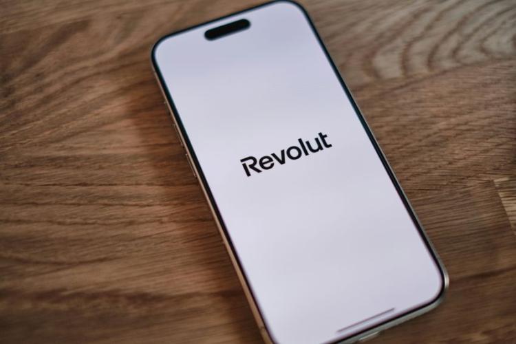 Cum poți face 100 lei și beneficia de toate avantajele produselor Revolut?