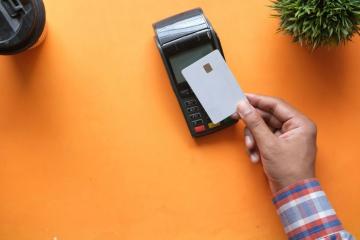 Comisioane la terminalele de plată: SelfPay și PayPoint scumpesc plata facturilor