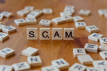 Te sună un prieten sau un escroc? Cum depistezi tentativele de fraudă