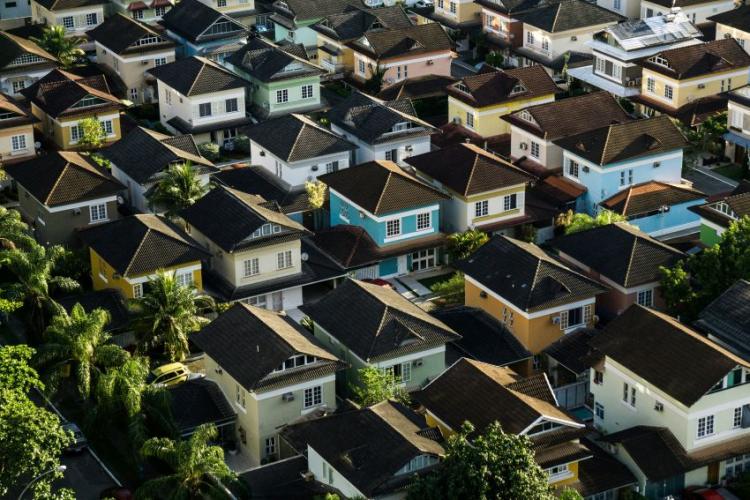 Ce bănci au cele mai avantajoase dobânzi pentru refinanțarea creditelor ipotecare?