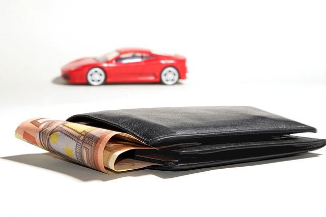 Cum alegi un credit auto: dobândă, avans, DAE și costuri de verificat